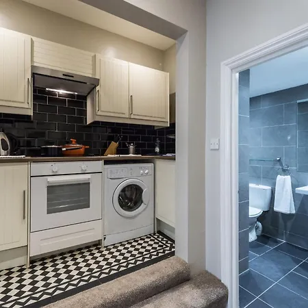 Stylish Apartment 12 Minutes By Tube From Oxford Street Free Wifi And Ac
